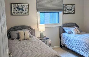 Walk to K-State, Sleeps 12, Pool Table, Hot Tub - Foto 22