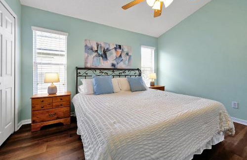 5BR Cottage w Pool & Hot Tub Near Disney - Foto 47