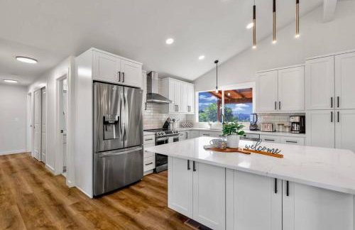 Tastefully Remodeled 4 Bedroom Home with Rainier View - Foto 28