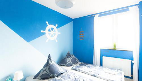 - Ocean Haven Deluxe with Coastal Charm - 2-Room Sea-Inspired Apartment 75 qm - Central Location - Elegant Nautical Design - Renovated in 2024 with TV & Netflix - Full Kitchen & Free Parking - Near Metro & Airport - King Beds - - Photo 2