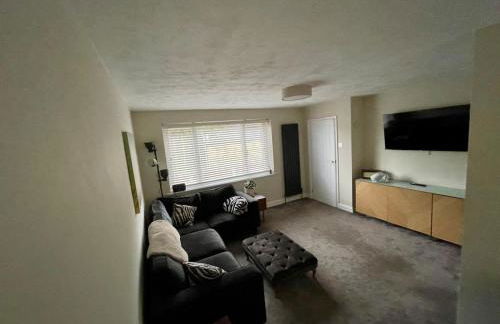 3BR, Sleeps 5, Free Parking, Fast WiFi, Near M62 & Leeds - Foto 18