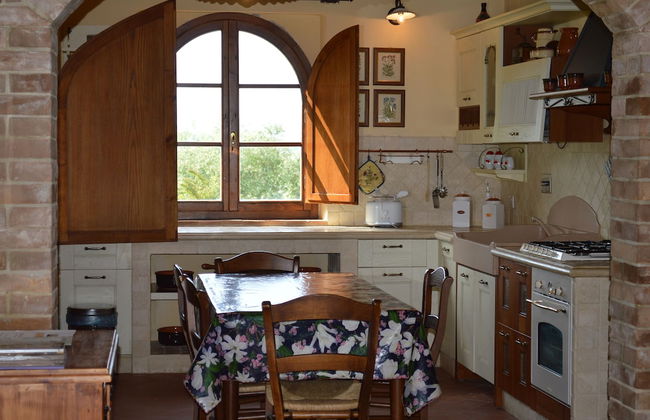 Cottage With Private Swimming Pool - Photo 13