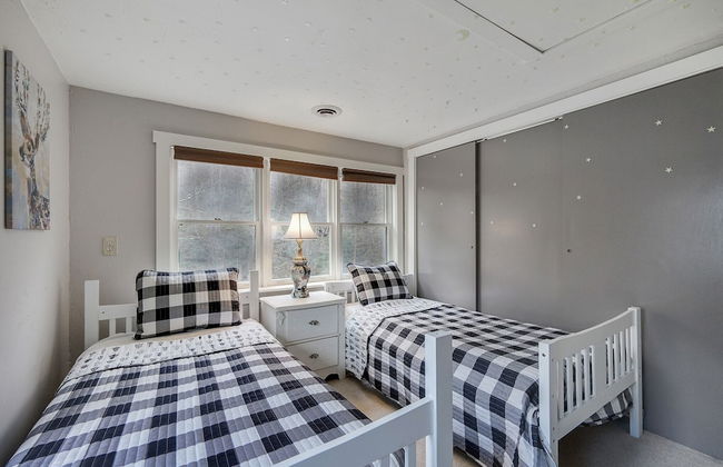 Killington Mountain Home! HotTub & 5 min to Skiing! 3 Bedroom Home by RedAwning - Foto 8