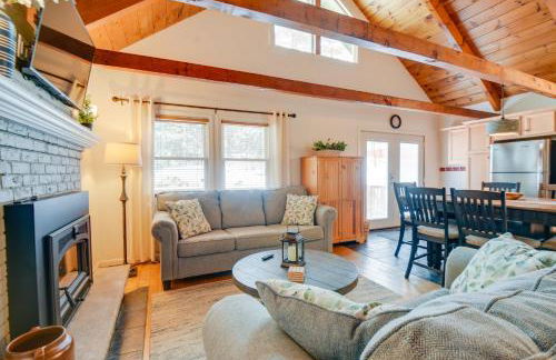 Cozy Tuftonboro Home with Deck - Walk to Beaches! - Foto 9