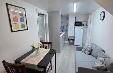 Private Basement Flat - Photo 5