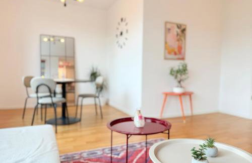 New-three room-Entire Apartment with two Balconies & Garage, Central-Fast Access to City Center - Barmbek -Stadtpark - Foto 49