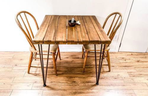 Wildland Loft Serene Mountain Retreat w Fireplace AC Fire Pit Hammock Outdoor Lounge Area Record Player Pets OK - Foto 7