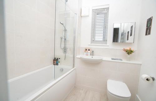 Milton Keynes new 5-Bedrooms 14guests Contractor family holiday Free Parking - Foto 56