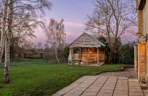 Willowberry Barn - Exclusive Home with Hot Tub - Photo 9