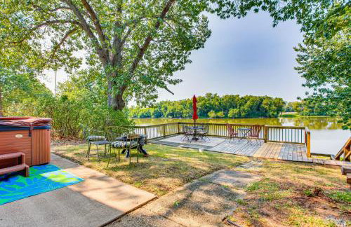 Lakefront Home with Patio in Havana! - Photo 24