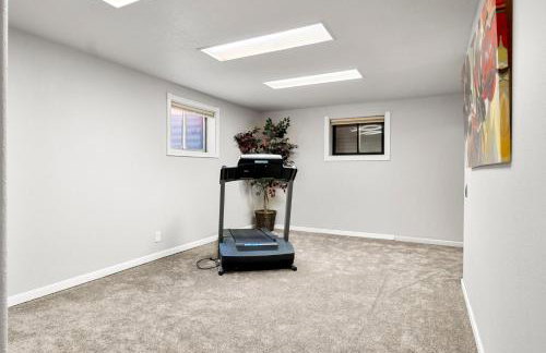 A Denver Oasis 15 Min to the Bronco Stadium 3 Bedroom with a King Suite - Photo 15