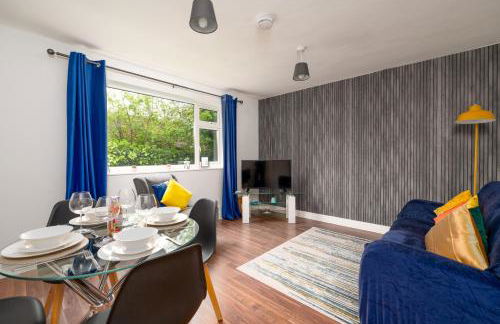 Ideal 2 Bedroom Ground floor Apartment By Jesswood Properties for Contractors & Business, Free Parking and Wifi - Foto 2