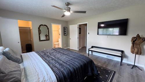 3BR Retreat near BrewDog, games, and lots of space - Foto 3