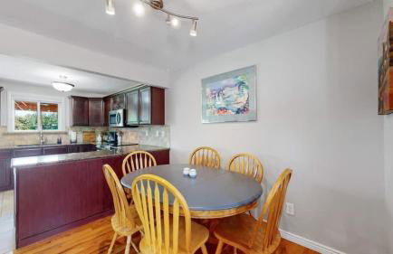 Charming four bedroom home with large yard and plenty of room for family - Foto 10