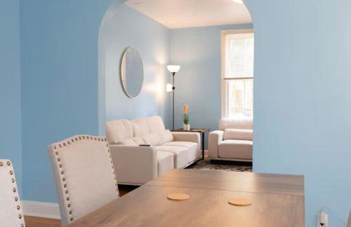 Charming 3BR Home With 2 Parking Spot, Near Transit & Shopping, - Foto 7