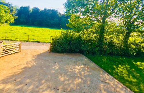 Deer Den timber clad cabin with hot tub, up private lane - Photo 25