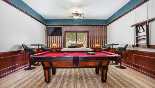 6BR Houghton Lake House with Indoor Pool, Hot Tub and Golf Simulator - Foto 3