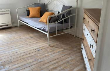 Logement rénové avec jardin privé et clôturé - Foto 10