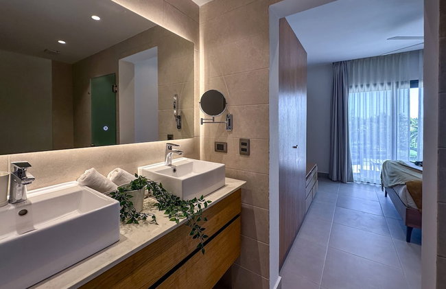 Exclusive Penthouse With Picuzzi Steps From Beach - Foto 27