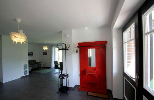 wassernahes Ferienhaus mit Meerblick und Schwimmbadnutzung in Sellin - Ferienhaus Rohrweihe - Foto 6