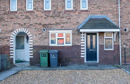 2ndHomeStays-Walsall- A Charming 3-Bed Home with Landscape View - Suitable for Contractors and Families -Large Parking for 3 Vans - Sleeps 7- 7 mins to J10 M6 and 21 mins to Birmingham - Foto 1