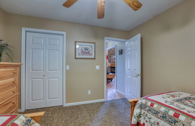 Moosetrax - 3 Bedrooms, 2 Baths, Sleeps 6 Cabin by RedAwning - Photo 8