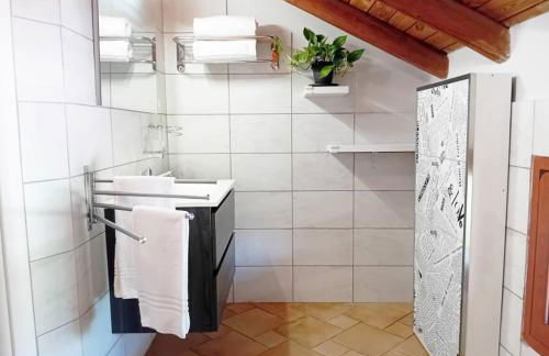 Casa Happy - La mansarda del sorriso con parcheggio privato a Valcorrente - Foto 17