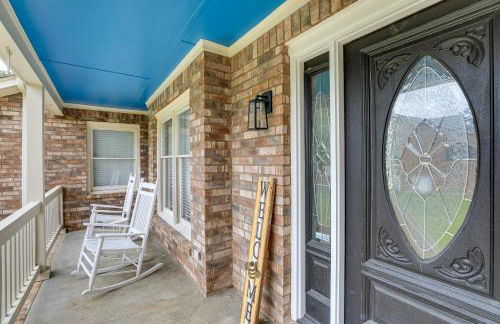 Patio and Pool Table Lake Marion Getaway - Foto 39