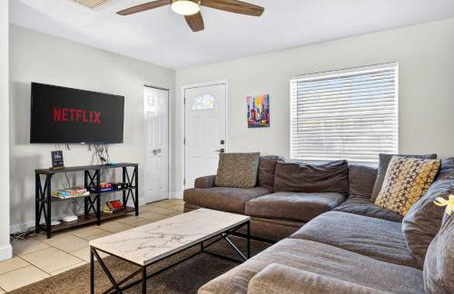 Family Putting Green Oasis BBQ Cornhole Heated Pool - Foto 41