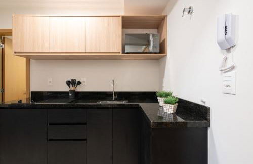 Localização Central! A 450 metros da Vila Germânica Loft com Piscina, Ar-Condicionado, Wi-Fi, Cozinha completa, Garagem Privativa, Espaço Zen, Academia, Sauna, e Mercadinho 24h - Foto 21