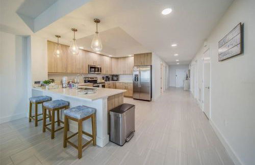 Luxury Waterfront Penthouse with Amenities and Services - Foto 29