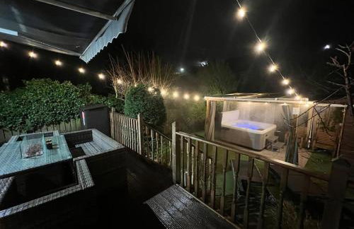 8min to City, Hot Tub House, Fire Pit, Free Parking - Foto 2