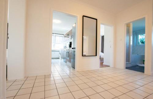 Tolstov Apartments - 1 , 3 and 4 Room Apartments - 20 min Messe DUS & Airport DUS - Foto 14