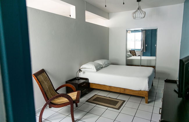 Numero Uno Beach Apartments - Photo 6