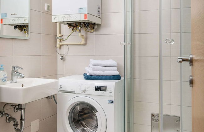 2 Bedroom Apt. in the Business Zone- Free Parking - Photo 15