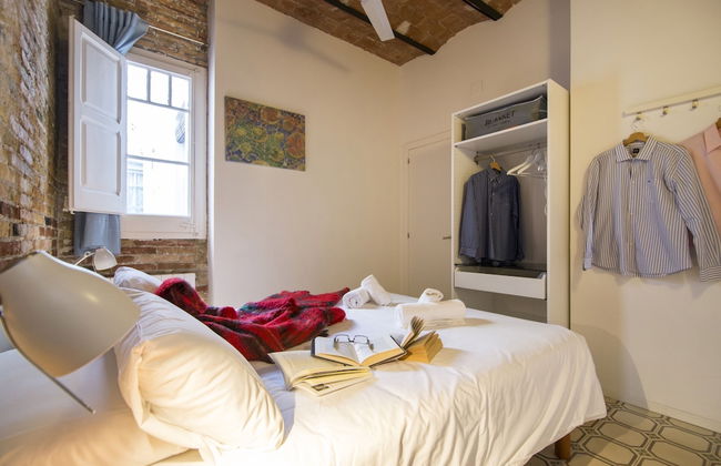 Happy People Gaudi Sant Pau - Foto 18