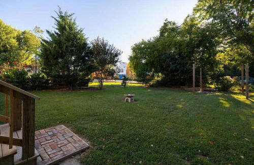 The Lyellton House: Water View, Steps from Beach - Foto 46