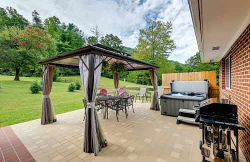 Pet Friendly Home with Hot Tub, Patio and Game Room! - Foto 26