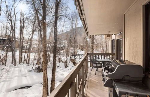 Renovated Riverfront 3 BR, 2 BA with Pool - Walk to Town! - Foto 4