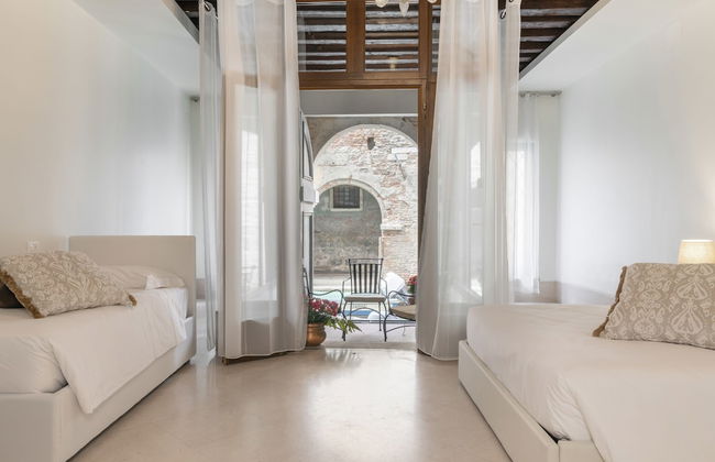 Riva Palace Apartments - Photo 3