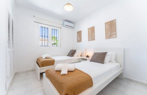 VB Villa Coto 7BR w Pool & Views - Photo 17