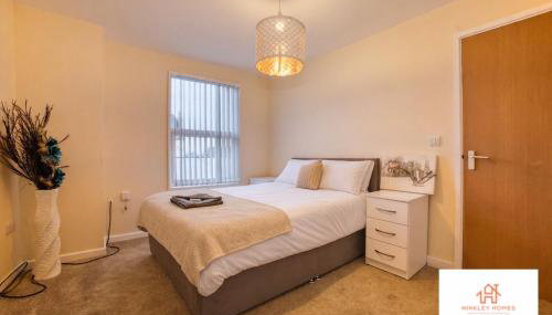 4 BR - Sleeps 12 - Long Stays - Free Parking - Foto 4