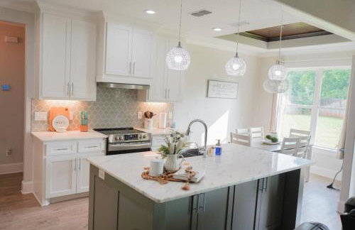 The Haven on Loveless Street with Game Room - Foto 52