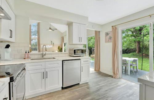 Saltwater Pool Minutes2Beaches BBQ Patio Playroom - Photo 16