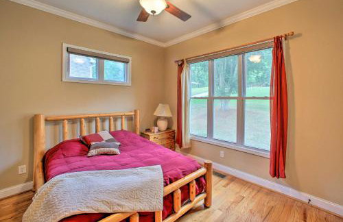 Townville Lakefront Cottage with Private Dock! - Foto 13