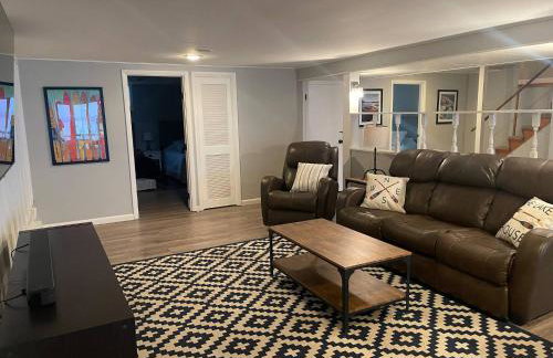 Waterfront retreat w/ wraparound deck & BBQ - Foto 13