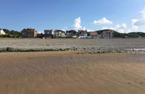 Superb Cintra Beachside Apartments - Photo 36