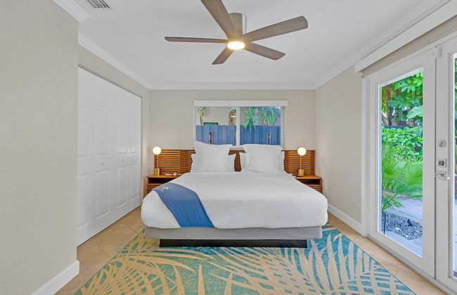 Flirty Flamingo Colorful Waterfront Escape w Pool - Foto 22