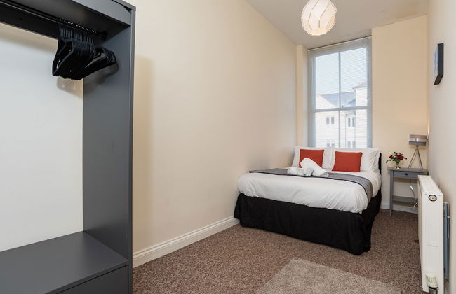 Ford Park Apartment - Photo 3