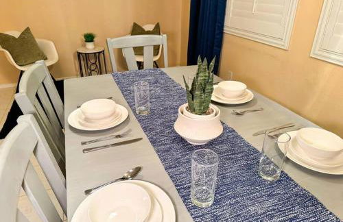 Spacious 4BR Fam Retreat King Bed WIFI And Parking - Foto 12